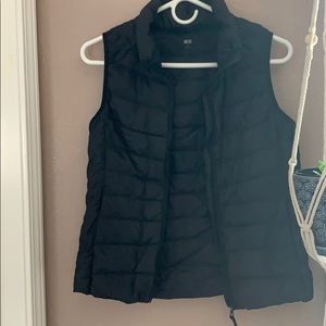 uniqlo black puffer vest